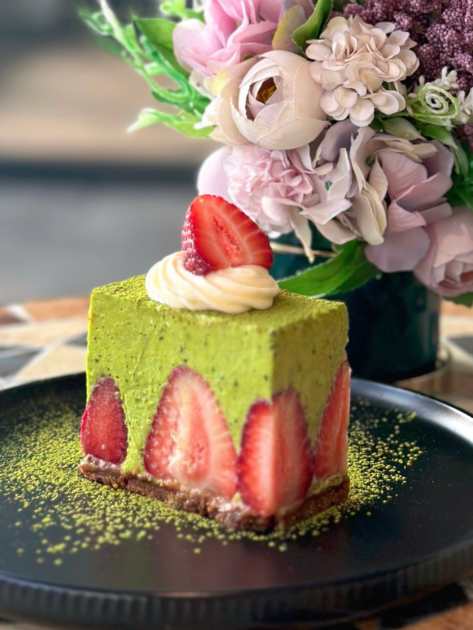 (whole cake) strawberry matcha mousse cake with lotus biscoff