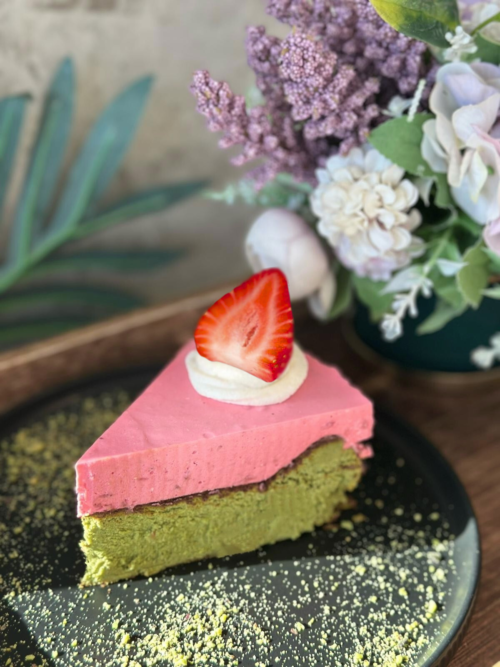 (whole cake) strawberry mousse matcha basque cheesecake